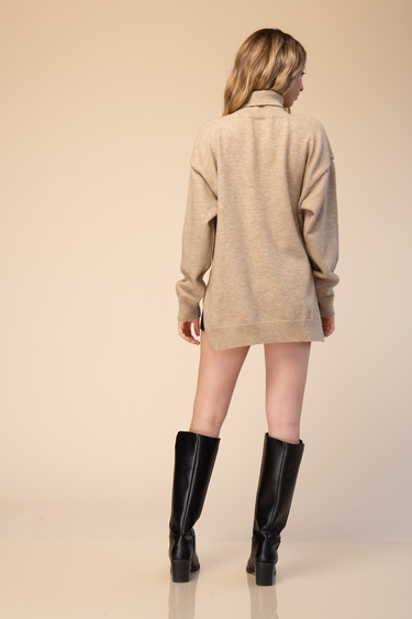 SUÉTER AMPLIO DE CUELLO ALTO