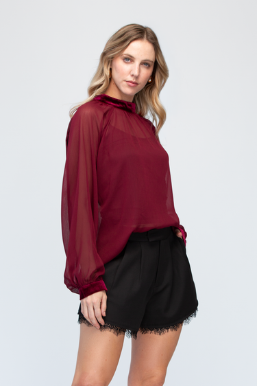 Short Con Encaje En Bajos