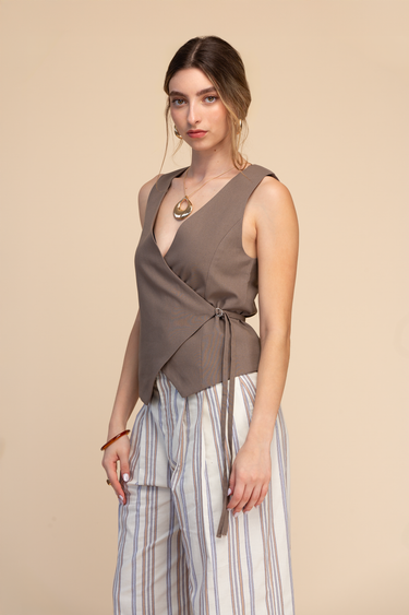 BLUSA CRUZADA SIN MANGAS