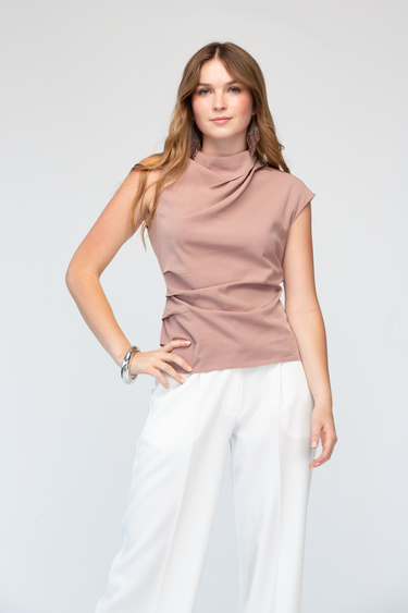 Blusa Cuello Redondo Sin Manga Con Plisados
